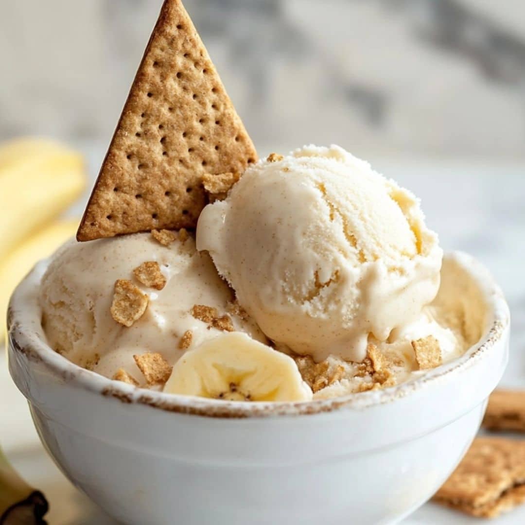 Cottage Cheese Banana Pudding Ice Cream – Creamy scoop with banana slices and graham cracker topping